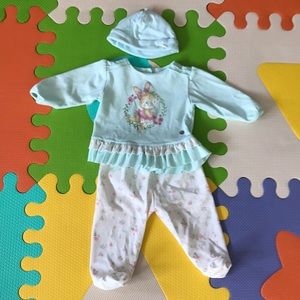 Cute baby outfit with beanie